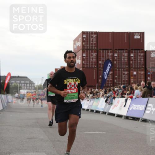 03.10.2025 - Köhlbrandbrückenlauf Yannick Fuchs http://msf.ph/oto/8992704 03.10.2025 16:03:39 Ziel 7284, 7409, 8980, 8981, 9484, 9632, 9666 meine-sportfotos.de