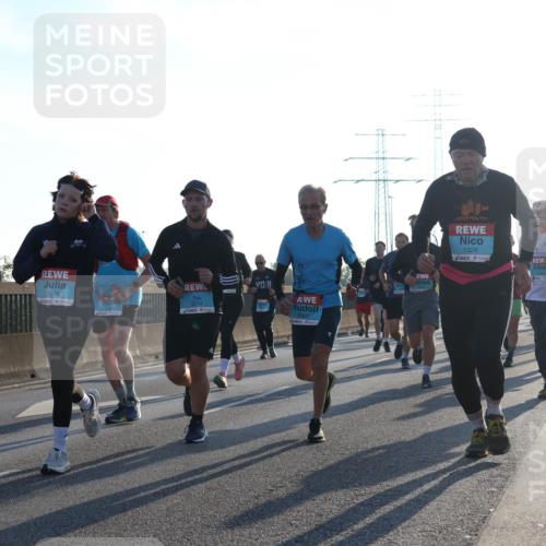 03.10.2025 - Köhlbrandbrückenlauf Luisa Fischer http://msf.ph/oto/8992705 03.10.2025 10:18:24 Position 3 1632, 1909, 3734, 2902, 1329, 1 meine-sportfotos.de