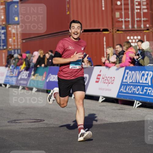03.10.2025 - Köhlbrandbrückenlauf Michael Burmester http://msf.ph/oto/8992715 03.10.2025 09:52:37 Ziel 1019, 1055, 2792, 3008, 3610, 3712 meine-sportfotos.de