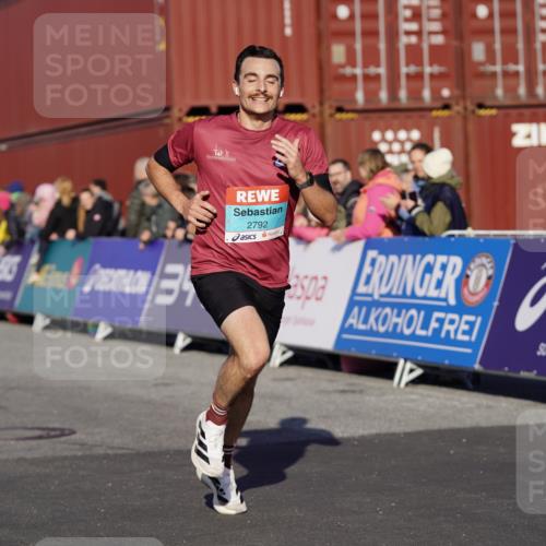 03.10.2025 - Köhlbrandbrückenlauf Michael Burmester http://msf.ph/oto/8992728 03.10.2025 09:52:37 Ziel 1019, 1055, 2792, 3008, 3610, 3712 meine-sportfotos.de
