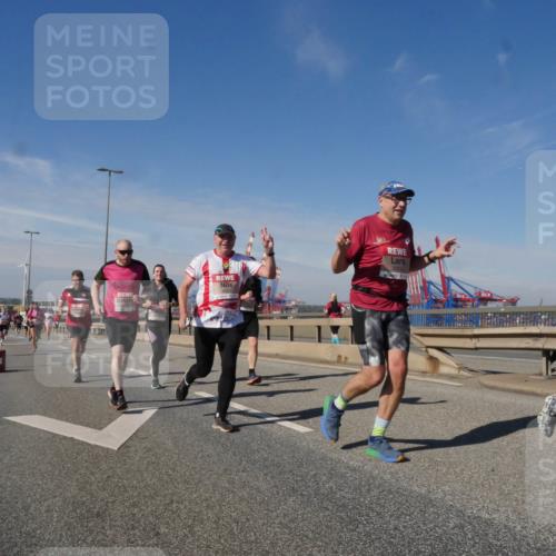 03.10.2025 - Köhlbrandbrückenlauf Matties Gatica Varas http://msf.ph/oto/8992731 03.10.2025 12:44:54 Position 2 4370 meine-sportfotos.de