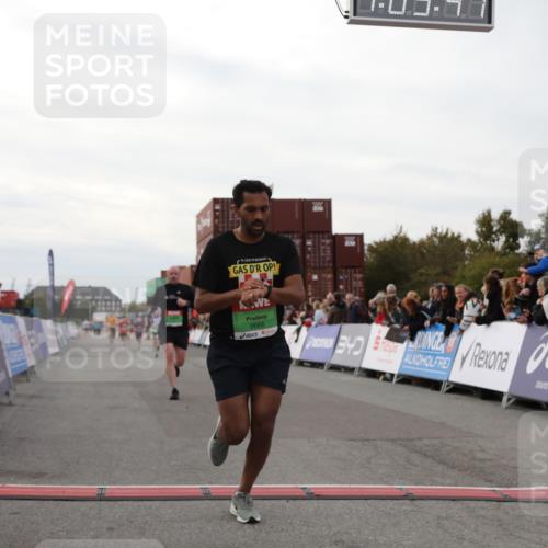 03.10.2025 - Köhlbrandbrückenlauf Yannick Fuchs http://msf.ph/oto/8992733 03.10.2025 16:03:40 Ziel 7409, 8980, 8981, 9484, 9632, 9666 meine-sportfotos.de