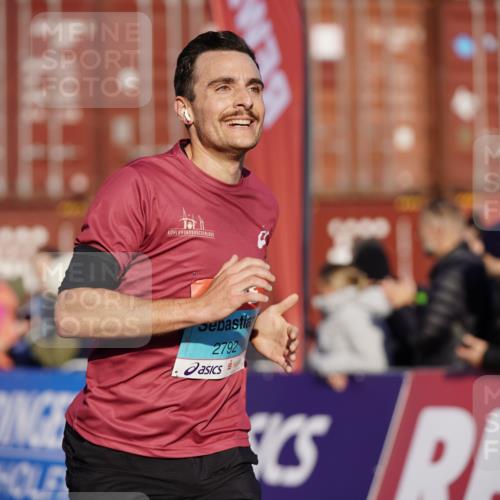 03.10.2025 - Köhlbrandbrückenlauf Michael Burmester http://msf.ph/oto/8992734 03.10.2025 09:52:37 Ziel 1019, 1055, 2792, 3008, 3610, 3712 meine-sportfotos.de