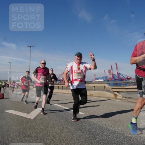 03.10.2025 - Köhlbrandbrückenlauf Matties Gatica Varas http://msf.ph/oto/8992736 03.10.2025 12:44:55 Position 2 4401, 4370 meine-sportfotos.de