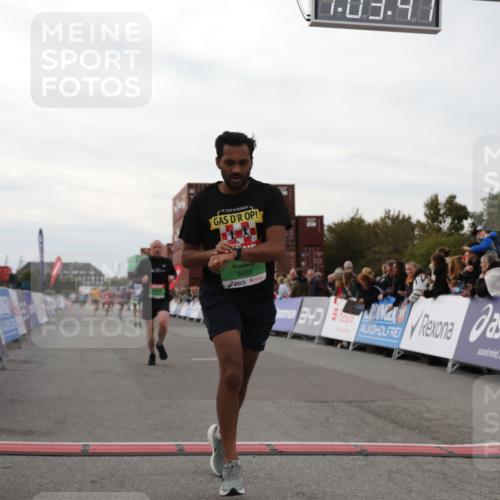 03.10.2025 - Köhlbrandbrückenlauf Yannick Fuchs http://msf.ph/oto/8992738 03.10.2025 16:03:40 Ziel 7409, 8980, 8981, 9484, 9632, 9666 meine-sportfotos.de