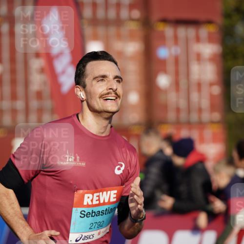 03.10.2025 - Köhlbrandbrückenlauf Michael Burmester http://msf.ph/oto/8992742 03.10.2025 09:52:37 Ziel 1019, 1055, 2792, 3008, 3610, 3712 meine-sportfotos.de