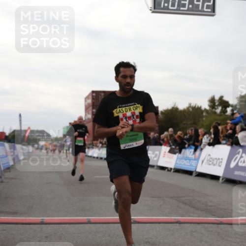 03.10.2025 - Köhlbrandbrückenlauf Yannick Fuchs http://msf.ph/oto/8992746 03.10.2025 16:03:40 Ziel 7409, 8980, 8981, 9484, 9632, 9666 meine-sportfotos.de