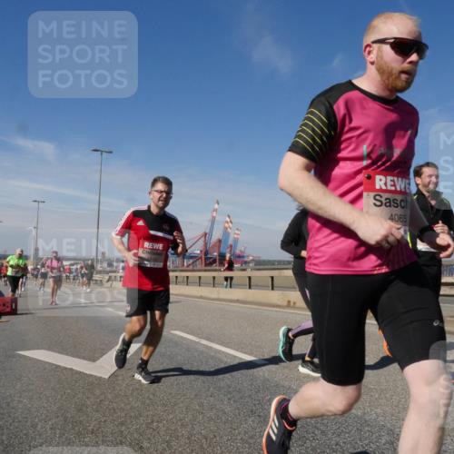 03.10.2025 - Köhlbrandbrückenlauf Matties Gatica Varas http://msf.ph/oto/8992748 03.10.2025 12:44:56 Position 2 5410, 4065 meine-sportfotos.de