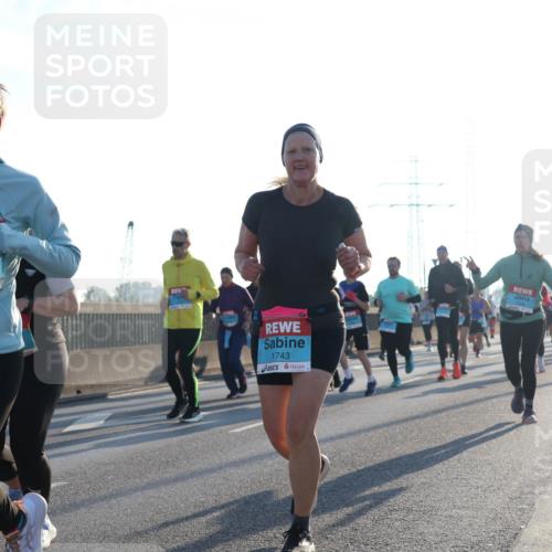 03.10.2025 - Köhlbrandbrückenlauf Luisa Fischer http://msf.ph/oto/8992762 03.10.2025 10:18:30 Position 3 1745, 1743, 413 meine-sportfotos.de