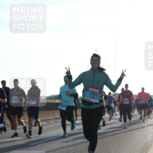 03.10.2025 - Köhlbrandbrückenlauf Luisa Fischer http://msf.ph/oto/8992776 03.10.2025 10:18:31 Position 3 1040 meine-sportfotos.de
