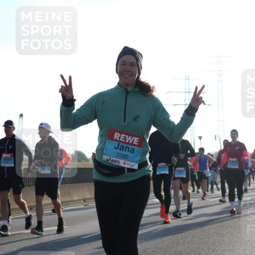 03.10.2025 - Köhlbrandbrückenlauf Luisa Fischer http://msf.ph/oto/8992784 03.10.2025 10:18:32 Position 3 3580 meine-sportfotos.de