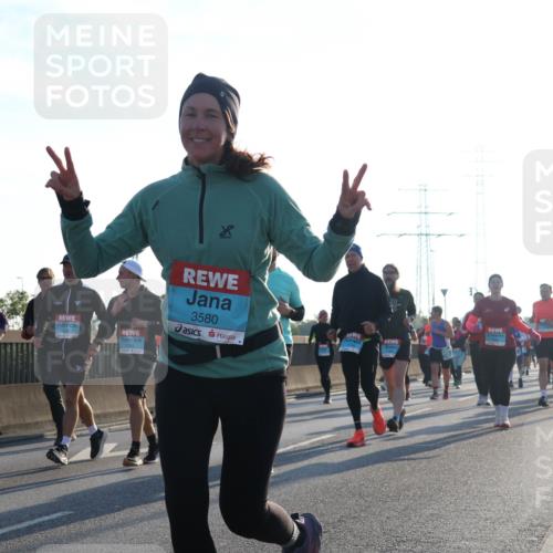 03.10.2025 - Köhlbrandbrückenlauf Luisa Fischer http://msf.ph/oto/8992787 03.10.2025 10:18:32 Position 3 3580 meine-sportfotos.de