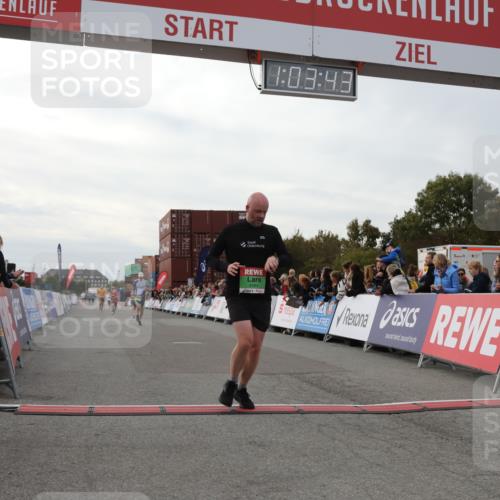 03.10.2025 - Köhlbrandbrückenlauf Yannick Fuchs http://msf.ph/oto/8992789 03.10.2025 16:03:42 Ziel 7409, 8980, 8981, 9484, 9666, 9730 meine-sportfotos.de