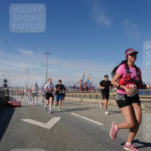 03.10.2025 - Köhlbrandbrückenlauf Matties Gatica Varas http://msf.ph/oto/8992793 03.10.2025 12:45:02 Position 2 4315 meine-sportfotos.de