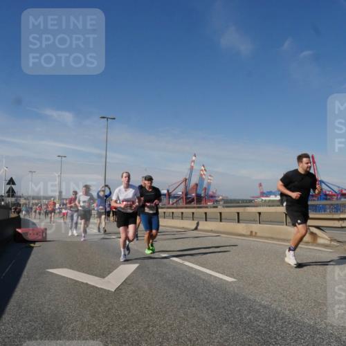 03.10.2025 - Köhlbrandbrückenlauf Matties Gatica Varas http://msf.ph/oto/8992797 03.10.2025 12:45:02 Position 2  meine-sportfotos.de