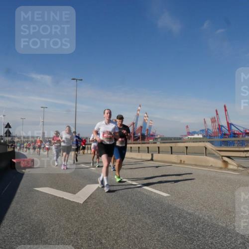 03.10.2025 - Köhlbrandbrückenlauf Matties Gatica Varas http://msf.ph/oto/8992800 03.10.2025 12:45:03 Position 2  meine-sportfotos.de