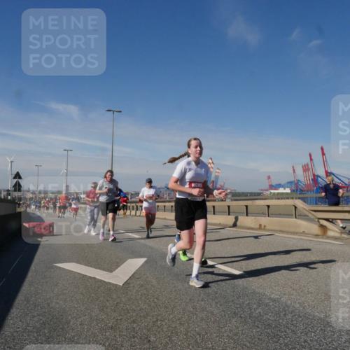 03.10.2025 - Köhlbrandbrückenlauf Matties Gatica Varas http://msf.ph/oto/8992806 03.10.2025 12:45:03 Position 2  meine-sportfotos.de