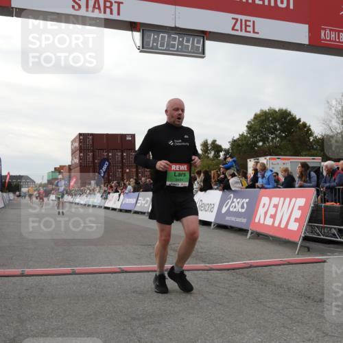 03.10.2025 - Köhlbrandbrückenlauf Yannick Fuchs http://msf.ph/oto/8992812 03.10.2025 16:03:42 Ziel 7409, 8980, 8981, 9484, 9666, 9730 meine-sportfotos.de