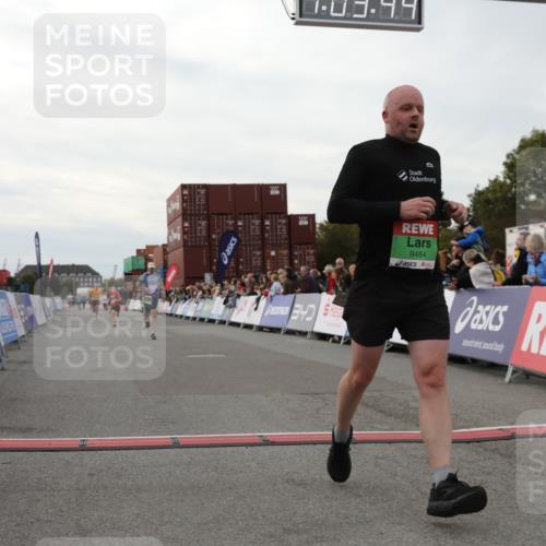 03.10.2025 - Köhlbrandbrückenlauf Yannick Fuchs http://msf.ph/oto/8992817 03.10.2025 16:03:42 Ziel 7409, 8980, 8981, 9484, 9666, 9730 meine-sportfotos.de