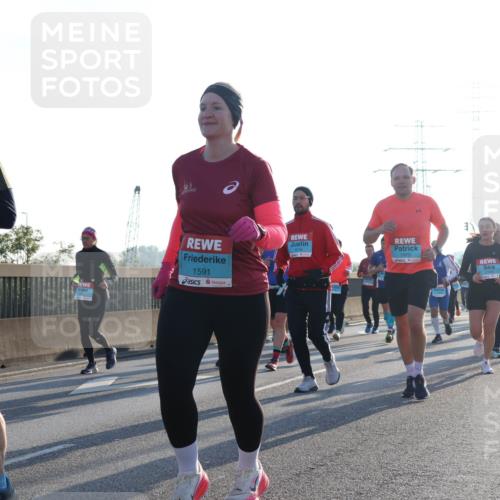 03.10.2025 - Köhlbrandbrückenlauf Luisa Fischer http://msf.ph/oto/8992822 03.10.2025 10:18:36 Position 3 23, 1390, 1591, 3216, 1973 meine-sportfotos.de