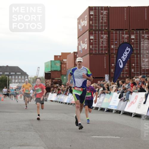 03.10.2025 - Köhlbrandbrückenlauf Yannick Fuchs http://msf.ph/oto/8992830 03.10.2025 16:03:43 Ziel 7409, 8980, 8981, 9484, 9666, 9730 meine-sportfotos.de
