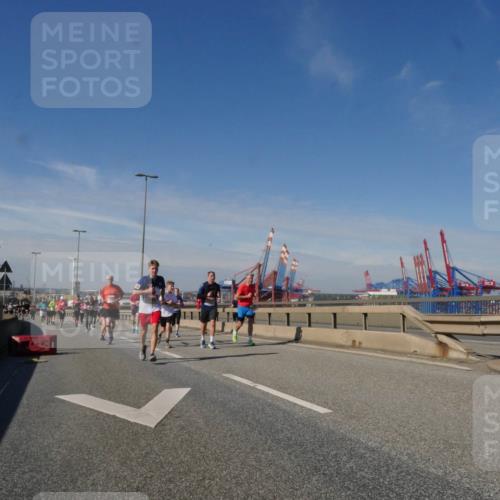 03.10.2025 - Köhlbrandbrückenlauf Matties Gatica Varas http://msf.ph/oto/8992848 03.10.2025 12:45:08 Position 2  meine-sportfotos.de