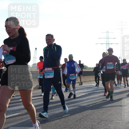 03.10.2025 - Köhlbrandbrückenlauf Luisa Fischer http://msf.ph/oto/8992851 03.10.2025 10:18:39 Position 3 3157, 2155, 1805 meine-sportfotos.de