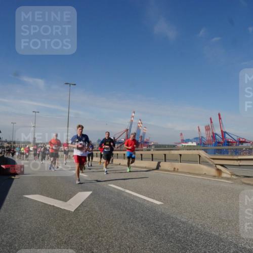 03.10.2025 - Köhlbrandbrückenlauf Matties Gatica Varas http://msf.ph/oto/8992852 03.10.2025 12:45:08 Position 2  meine-sportfotos.de