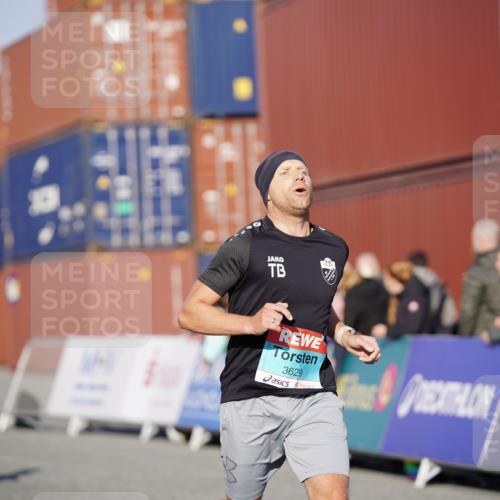 03.10.2025 - Köhlbrandbrückenlauf Michael Burmester http://msf.ph/oto/8992854 03.10.2025 09:52:52 Ziel 1035, 2705, 2933, 3269, 3629 meine-sportfotos.de
