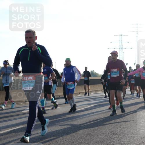03.10.2025 - Köhlbrandbrückenlauf Luisa Fischer http://msf.ph/oto/8992855 03.10.2025 10:18:39 Position 3 3827, 1805 meine-sportfotos.de