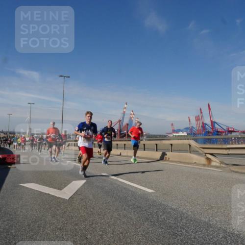 03.10.2025 - Köhlbrandbrückenlauf Matties Gatica Varas http://msf.ph/oto/8992856 03.10.2025 12:45:09 Position 2  meine-sportfotos.de