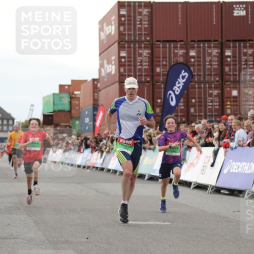 03.10.2025 - Köhlbrandbrückenlauf Yannick Fuchs http://msf.ph/oto/8992857 03.10.2025 16:03:44 Ziel 7409, 8980, 8981, 9484, 9730 meine-sportfotos.de