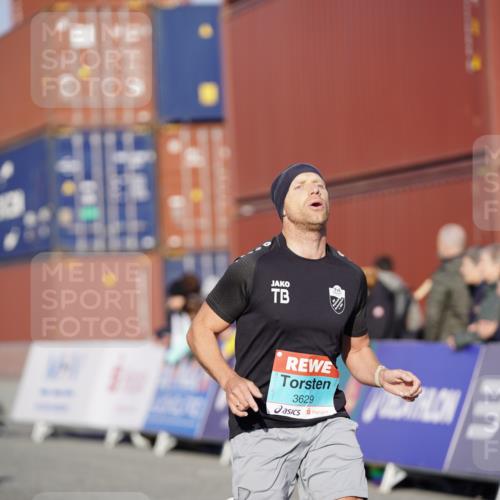 03.10.2025 - Köhlbrandbrückenlauf Michael Burmester http://msf.ph/oto/8992860 03.10.2025 09:52:52 Ziel 1035, 2705, 2933, 3269, 3629 meine-sportfotos.de