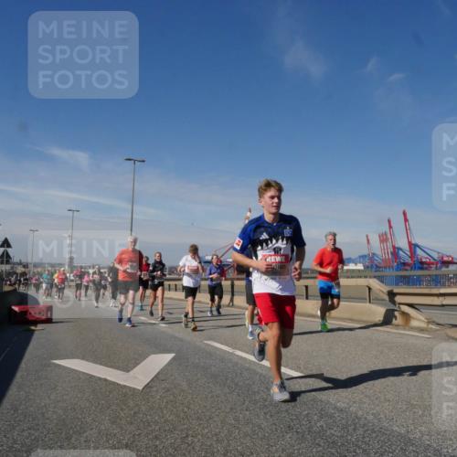 03.10.2025 - Köhlbrandbrückenlauf Matties Gatica Varas http://msf.ph/oto/8992865 03.10.2025 12:45:10 Position 2  meine-sportfotos.de
