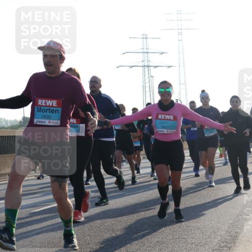03.10.2025 - Köhlbrandbrückenlauf Luisa Fischer http://msf.ph/oto/8992867 03.10.2025 10:18:40 Position 3 2832, 3827, 1 meine-sportfotos.de