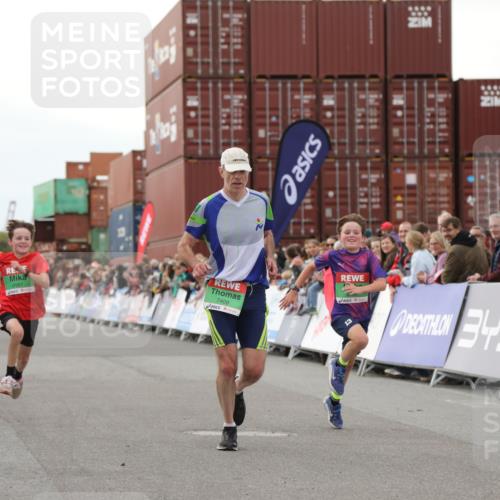 03.10.2025 - Köhlbrandbrückenlauf Yannick Fuchs http://msf.ph/oto/8992868 03.10.2025 16:03:44 Ziel 7409, 8980, 8981, 9484, 9730 meine-sportfotos.de
