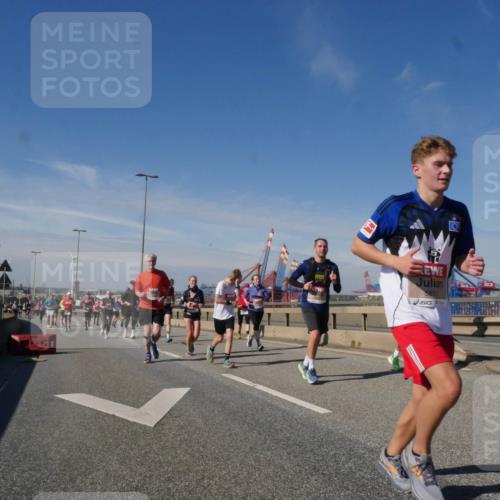 03.10.2025 - Köhlbrandbrückenlauf Matties Gatica Varas http://msf.ph/oto/8992869 03.10.2025 12:45:10 Position 2 5813 meine-sportfotos.de