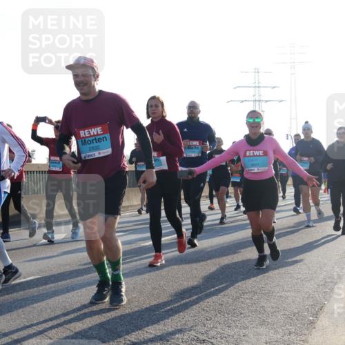 03.10.2025 - Köhlbrandbrückenlauf Luisa Fischer http://msf.ph/oto/8992870 03.10.2025 10:18:40 Position 3 3505, 2832, 1124, 3827, 1 meine-sportfotos.de