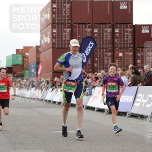 03.10.2025 - Köhlbrandbrückenlauf Yannick Fuchs http://msf.ph/oto/8992875 03.10.2025 16:03:44 Ziel 7409, 8980, 8981, 9484, 9730 meine-sportfotos.de