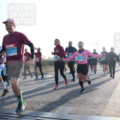 03.10.2025 - Köhlbrandbrückenlauf Luisa Fischer http://msf.ph/oto/8992877 03.10.2025 10:18:41 Position 3 15921, 3505, 2832, 1124, 3827 meine-sportfotos.de