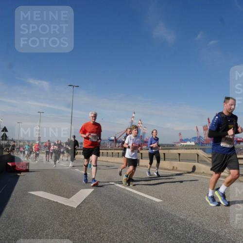 03.10.2025 - Köhlbrandbrückenlauf Matties Gatica Varas http://msf.ph/oto/8992878 03.10.2025 12:45:11 Position 2  meine-sportfotos.de