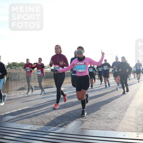 03.10.2025 - Köhlbrandbrückenlauf Luisa Fischer http://msf.ph/oto/8992880 03.10.2025 10:18:41 Position 3 3827 meine-sportfotos.de