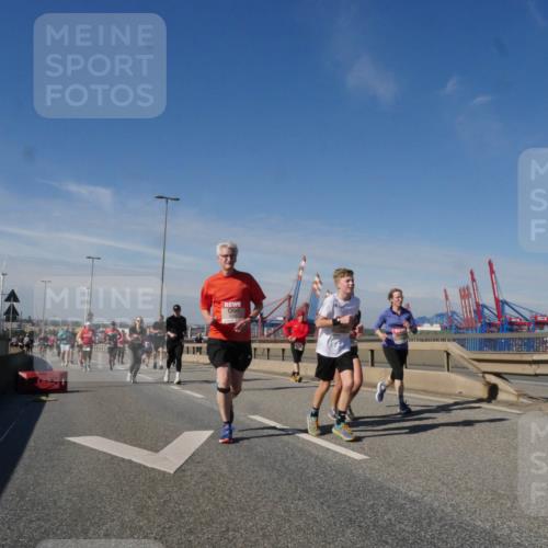 03.10.2025 - Köhlbrandbrückenlauf Matties Gatica Varas http://msf.ph/oto/8992881 03.10.2025 12:45:12 Position 2  meine-sportfotos.de