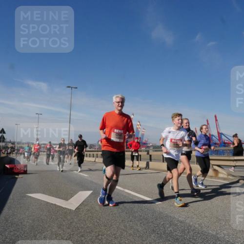 03.10.2025 - Köhlbrandbrückenlauf Matties Gatica Varas http://msf.ph/oto/8992887 03.10.2025 12:45:12 Position 2 4176 meine-sportfotos.de