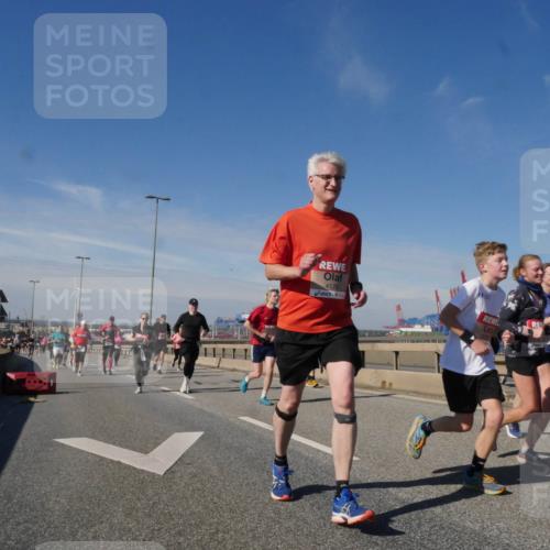03.10.2025 - Köhlbrandbrückenlauf Matties Gatica Varas http://msf.ph/oto/8992889 03.10.2025 12:45:13 Position 2 4176 meine-sportfotos.de
