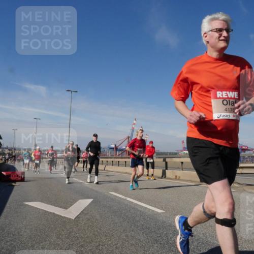 03.10.2025 - Köhlbrandbrückenlauf Matties Gatica Varas http://msf.ph/oto/8992892 03.10.2025 12:45:13 Position 2 4176, 6088 meine-sportfotos.de