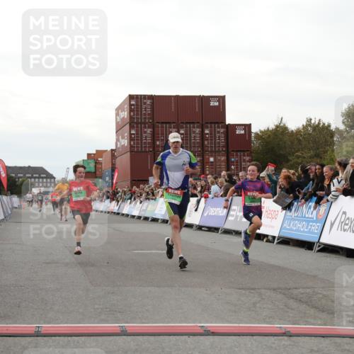 03.10.2025 - Köhlbrandbrückenlauf Yannick Fuchs http://msf.ph/oto/8992893 03.10.2025 16:03:45 Ziel 7409, 8980, 8981, 9484, 9730 meine-sportfotos.de