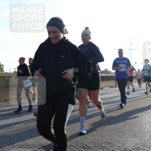 03.10.2025 - Köhlbrandbrückenlauf Luisa Fischer http://msf.ph/oto/8992896 03.10.2025 10:18:43 Position 3  meine-sportfotos.de
