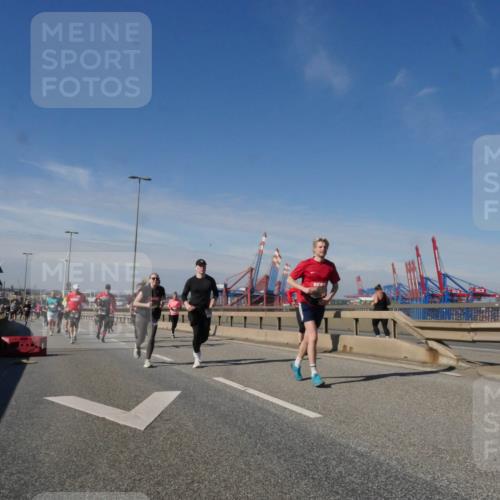 03.10.2025 - Köhlbrandbrückenlauf Matties Gatica Varas http://msf.ph/oto/8992897 03.10.2025 12:45:14 Position 2  meine-sportfotos.de