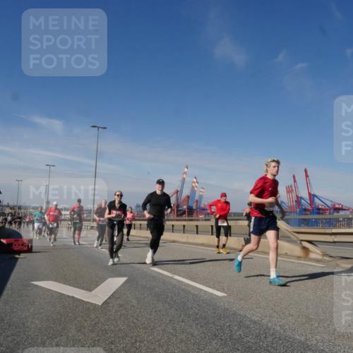 03.10.2025 - Köhlbrandbrückenlauf Matties Gatica Varas http://msf.ph/oto/8992903 03.10.2025 12:45:14 Position 2  meine-sportfotos.de